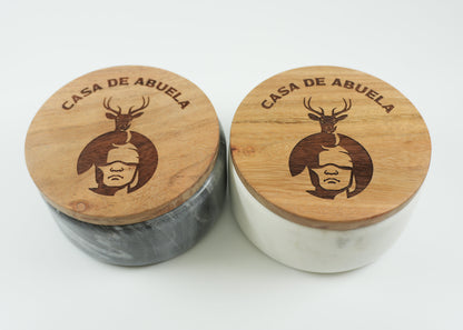 Black and white marble seasoning cellars with engraved acacia wood lids by Casa de Abuela